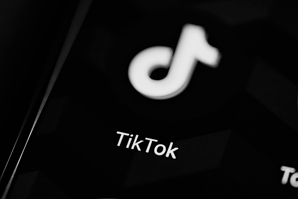 Despido procedente por insultas a clientes en vídeo de TikTok.